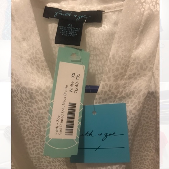 Stitch Fix Sadi Printed Split Neck Blouse - Picture 4 of 5